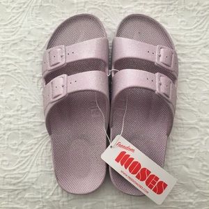 NWT Freedom Moses Parma Slides - Lavender Glitter